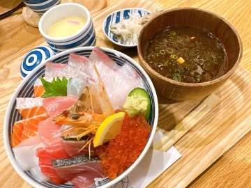 クラブ エスケープ まりあ 海鮮丼1