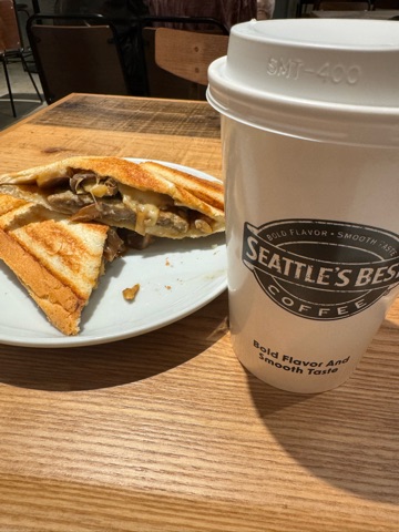 クラブ エスケープ ナホ カフェ☕️🩶1