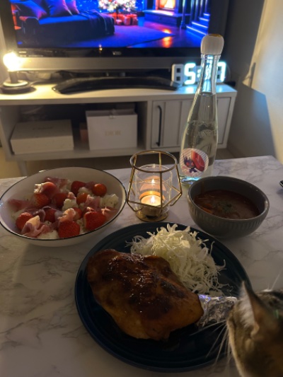 ラウンジリオ中洲 いちか 少し遅いけど🍗🍓🧀1