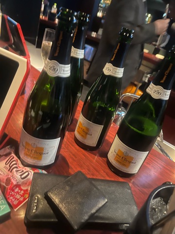 ラウンジリオ大橋 あやめ 11月ありがとうございました🐿🤍1