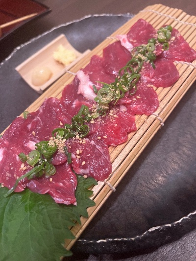 ラウンジリオ大橋 もか 馬刺し1